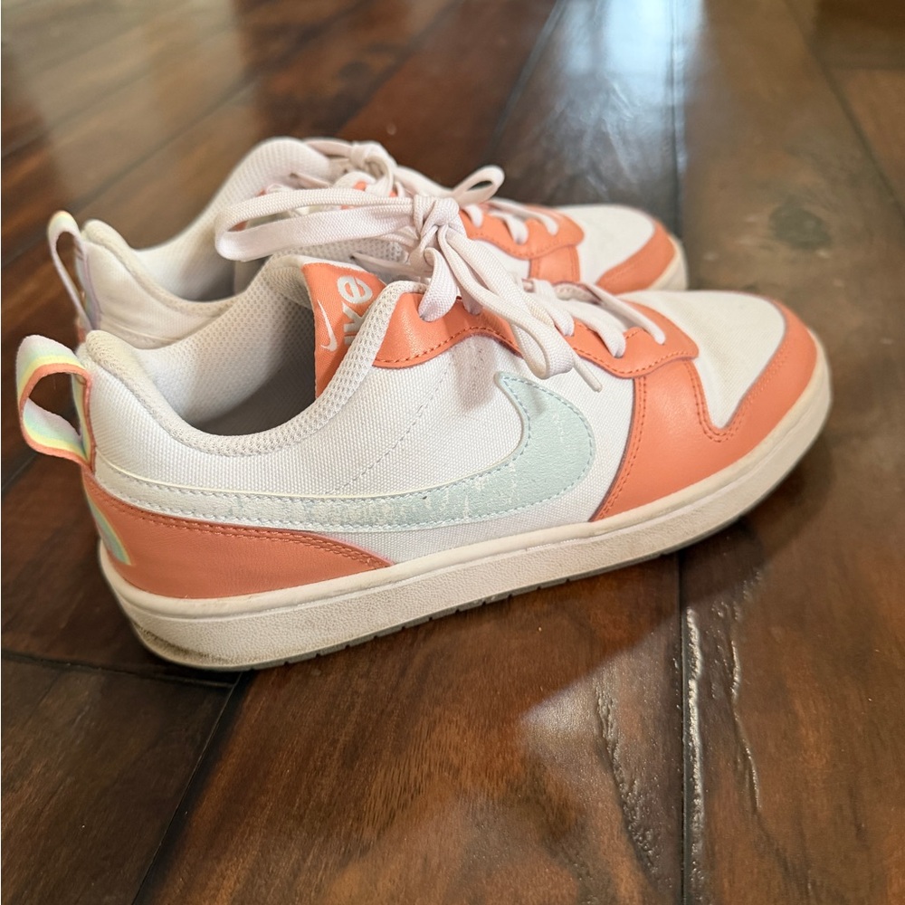 Nike Big Kid's Court Borough. Youth size 6